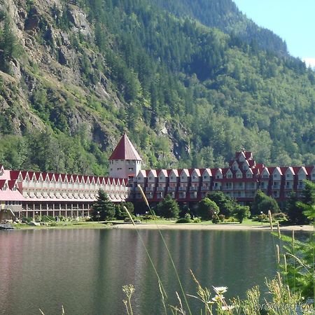 Three Valley Lake Chateau Revelstoke Eksteriør billede