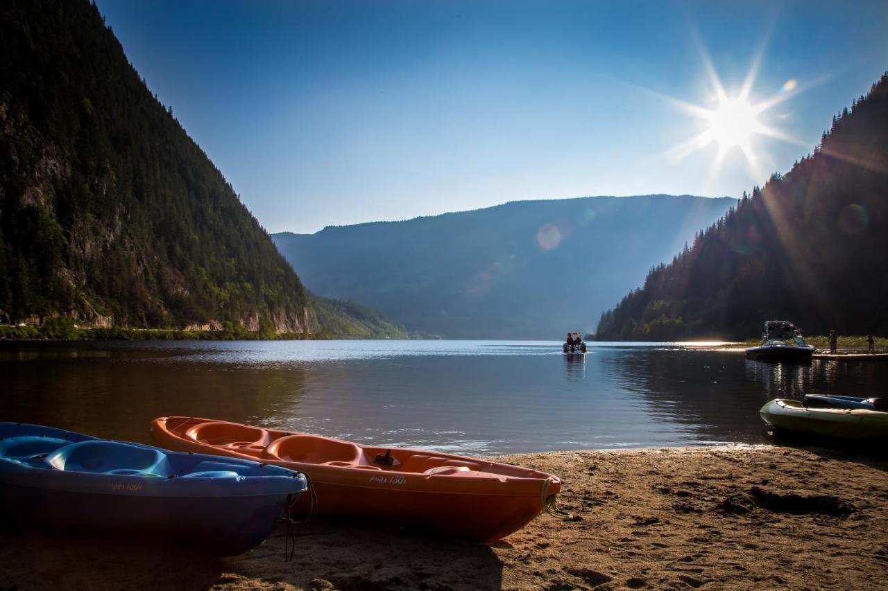 Three Valley Lake Chateau Revelstoke Eksteriør billede